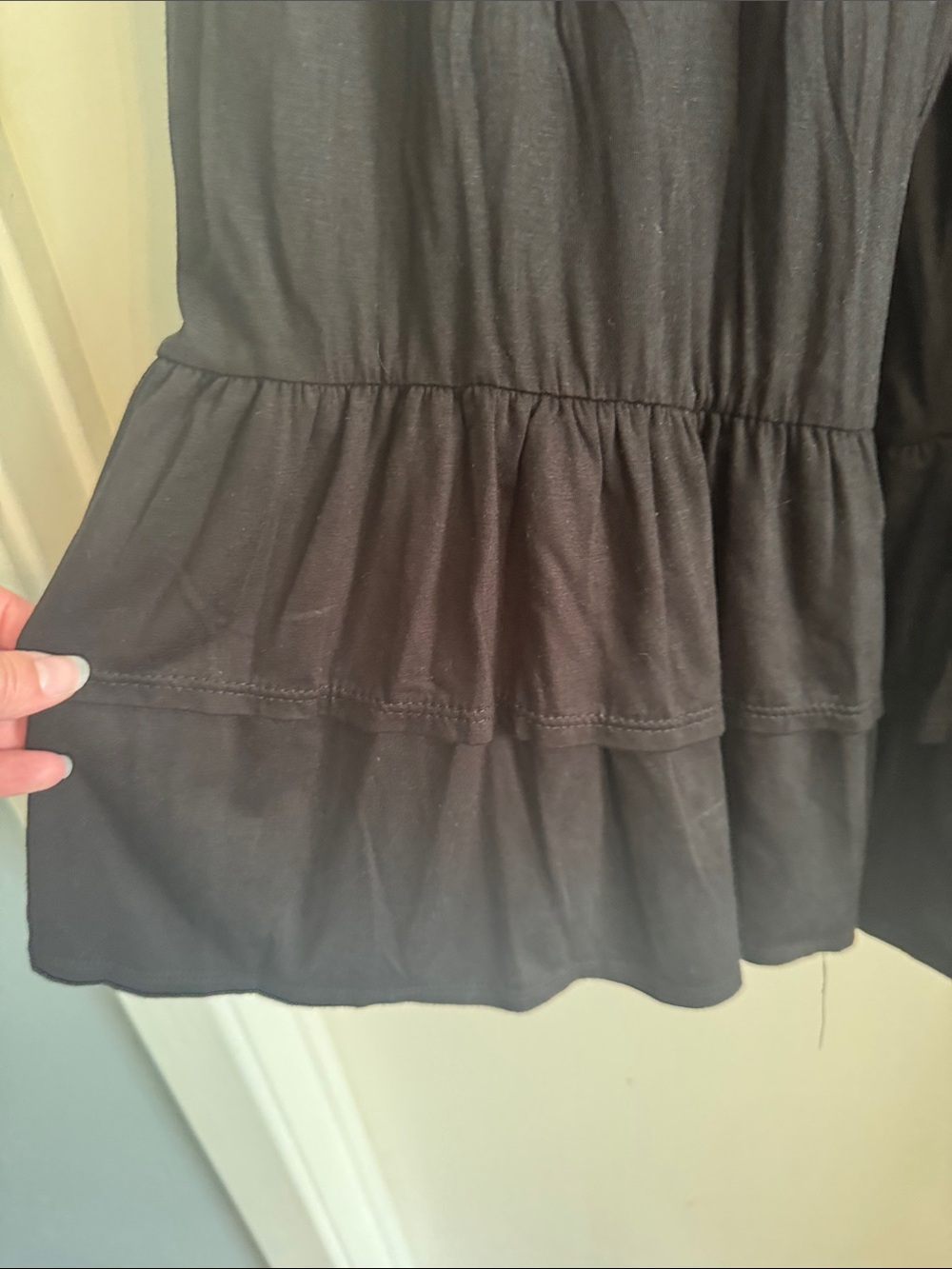 Black Tiered Ruffle capri - Hemish - Picture 4 of 9